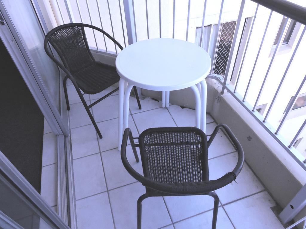Broadbeach Travel Inn Apartments Gold Coast Exterior photo